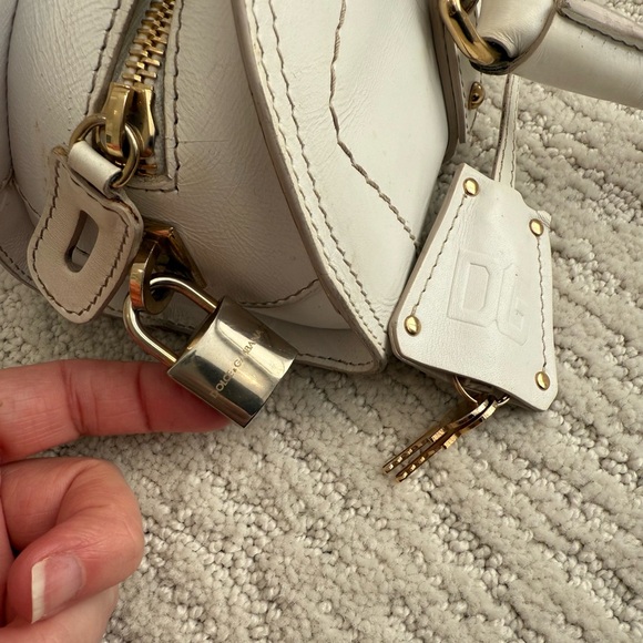 Vintage Dolce & Gabbana long east west leather bag with lock and keys - Picture 4 of 14